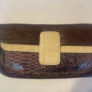 Daisy Fuentes Faux Leather Hand Bag.